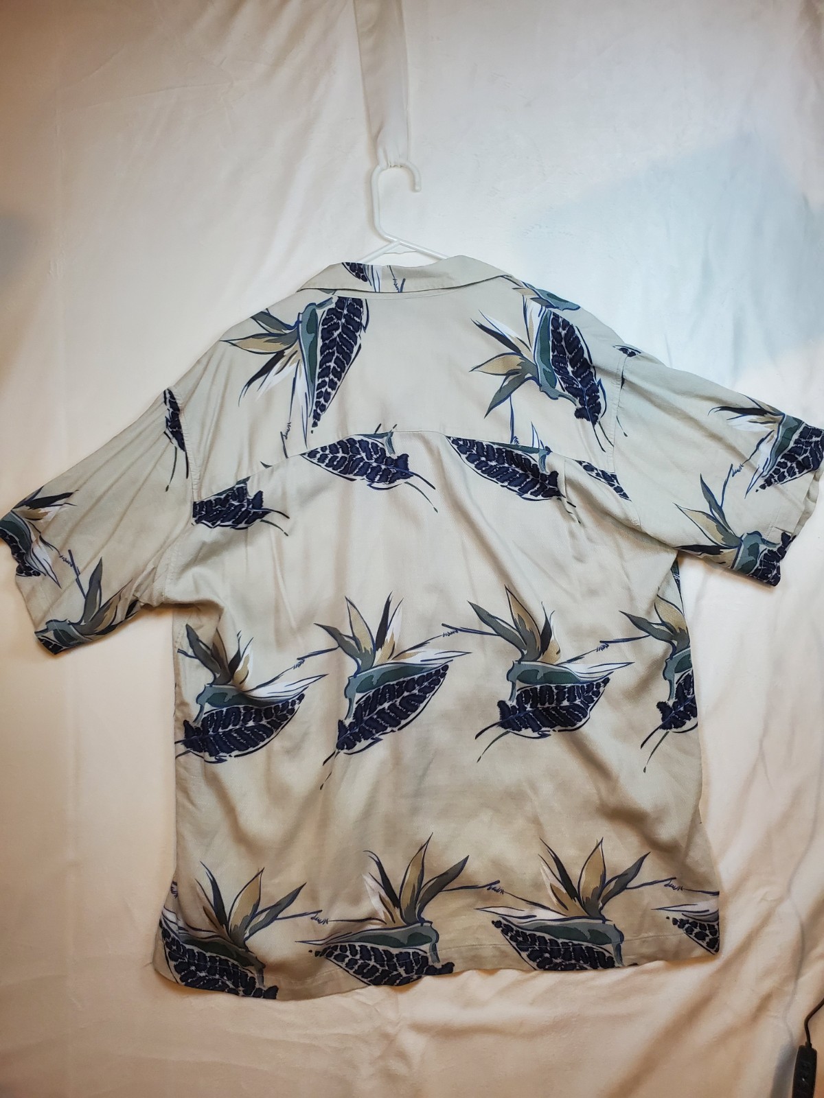 Bamboo Cay Men's Hawaiian Floral Button up 100% Rayon L Short sleeve Shirt gallery