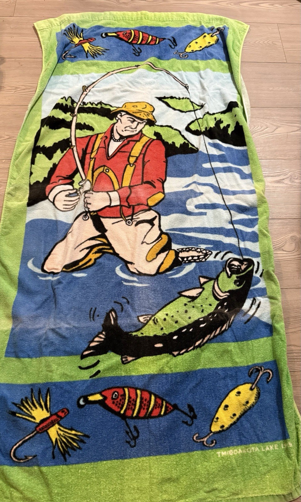 Fisherman Themed Graphic Vtg Beach Towel