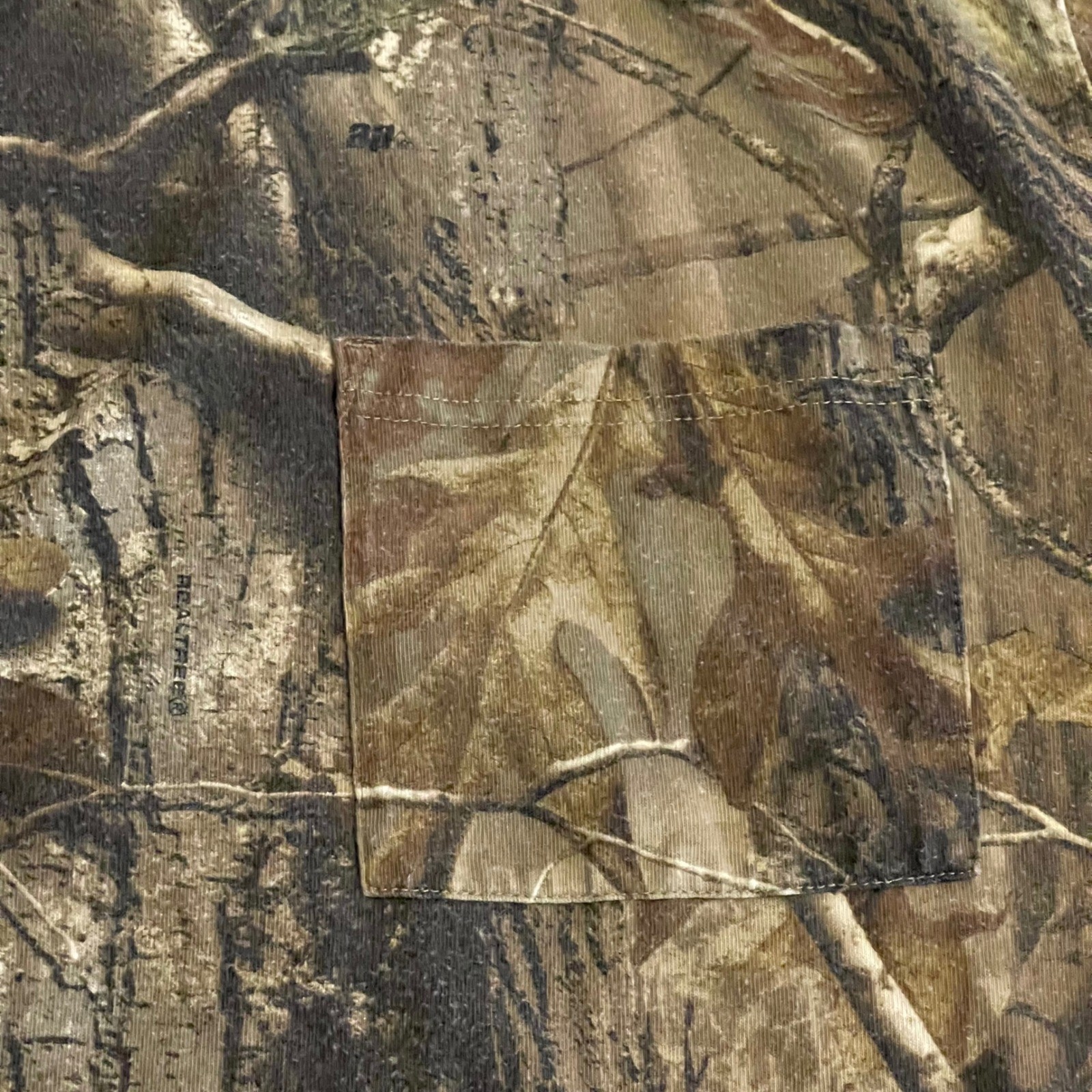 Realtree Mens XL Long Sleeve Pocket T-Shirt Camo Hunting Fishing AP Pattern Y2K gallery