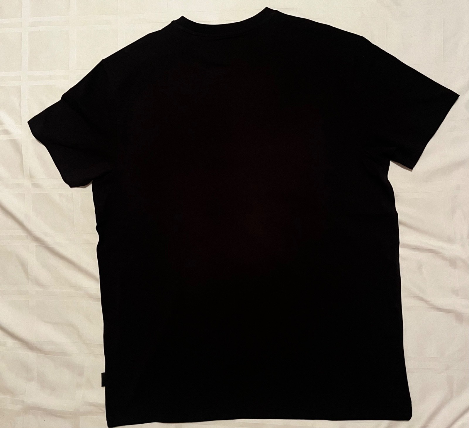 KENNETH COLE V-NECK BLACK UNWORN w/ TAGS SHORT SLEEVE- Size M ORIGINALLY $49 gallery