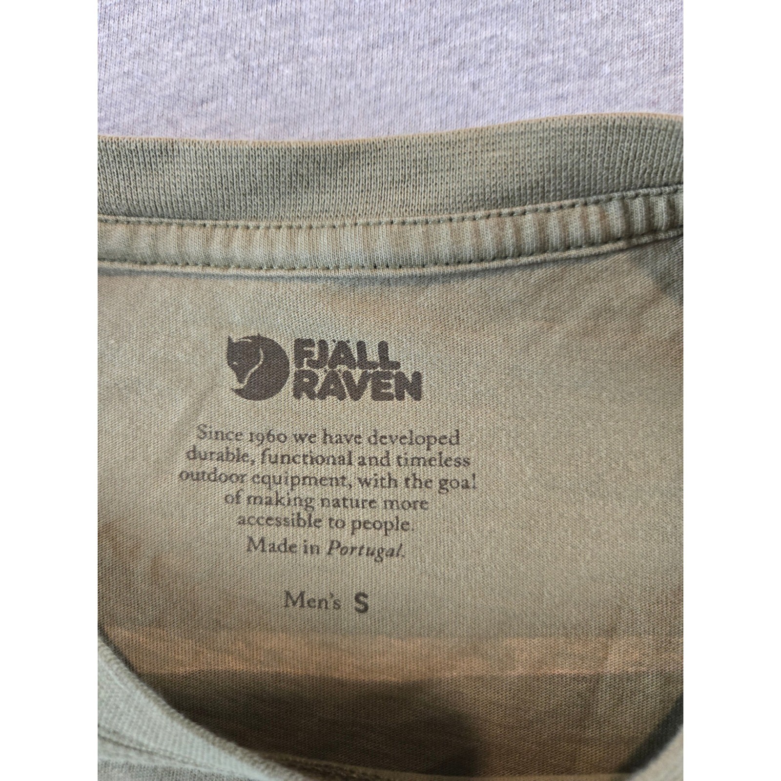 Fjallraven Tornetrask Tee Mens Small Green Graphic Back Mountain Logo T-Shirt gallery