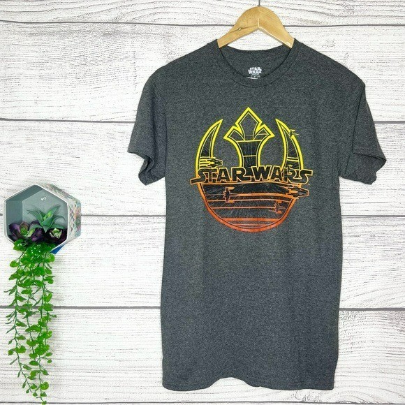 NWT Star Wars Dark Gray Tee with Yellow & Orange Sunset Rebel Logo Size Small