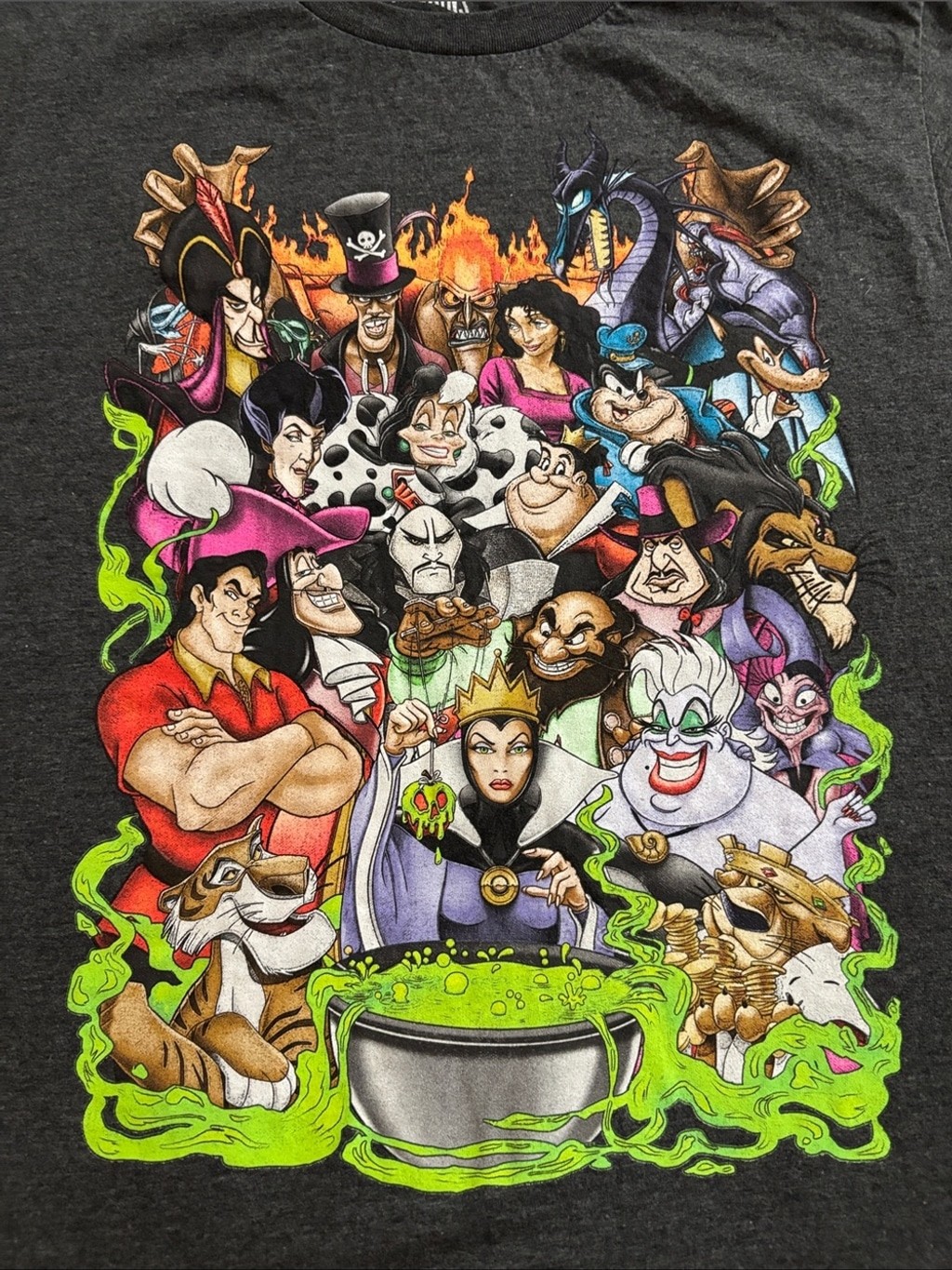 Disney Villains Graphic Tee Medium Evil Queen Ursula Gaston Scar Shirt gallery