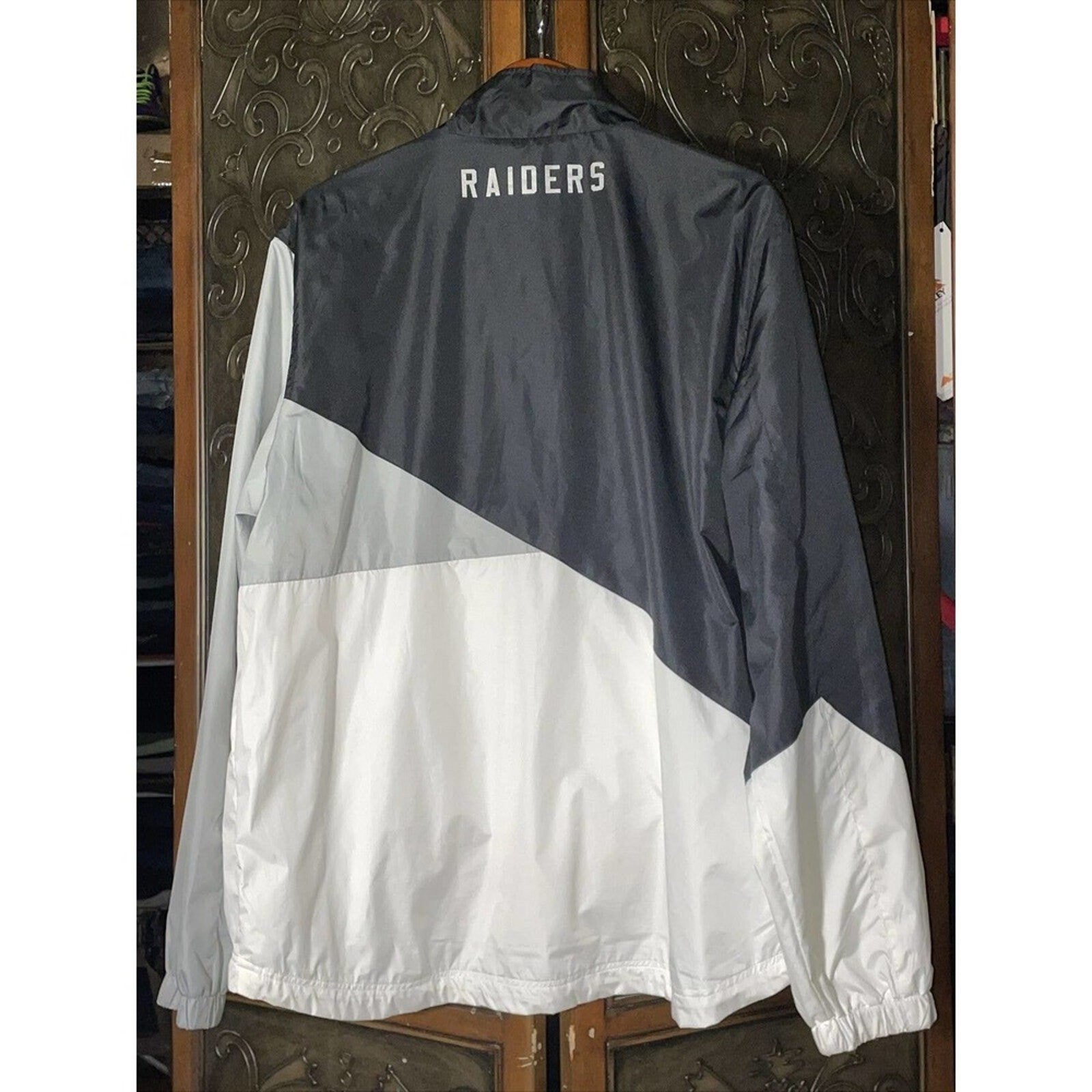 NFL Raiders Light weight Jacket 1/4 Zip Men's‎ Size L gallery