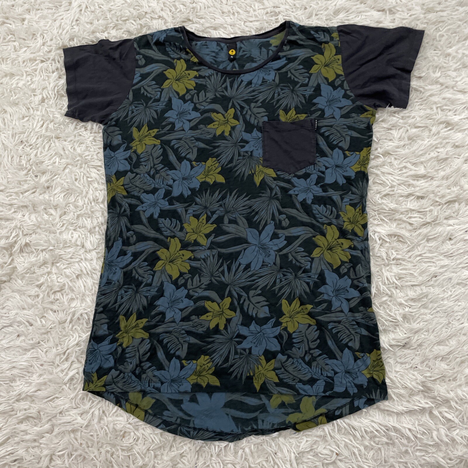 LOST Shirt Men M Slim Floral Black Skate Surf Island Hawaiian Y2k Pocket Tee M