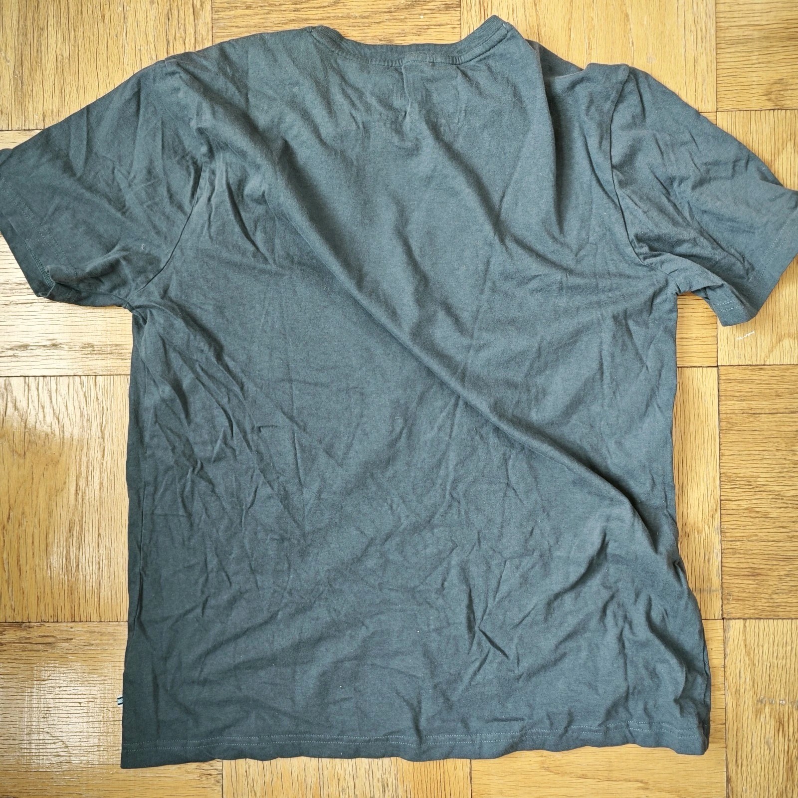 Lightly Preowned MBX Medium Blue Pineapple Pi Alpha Phi Graphic Tshirt L gallery