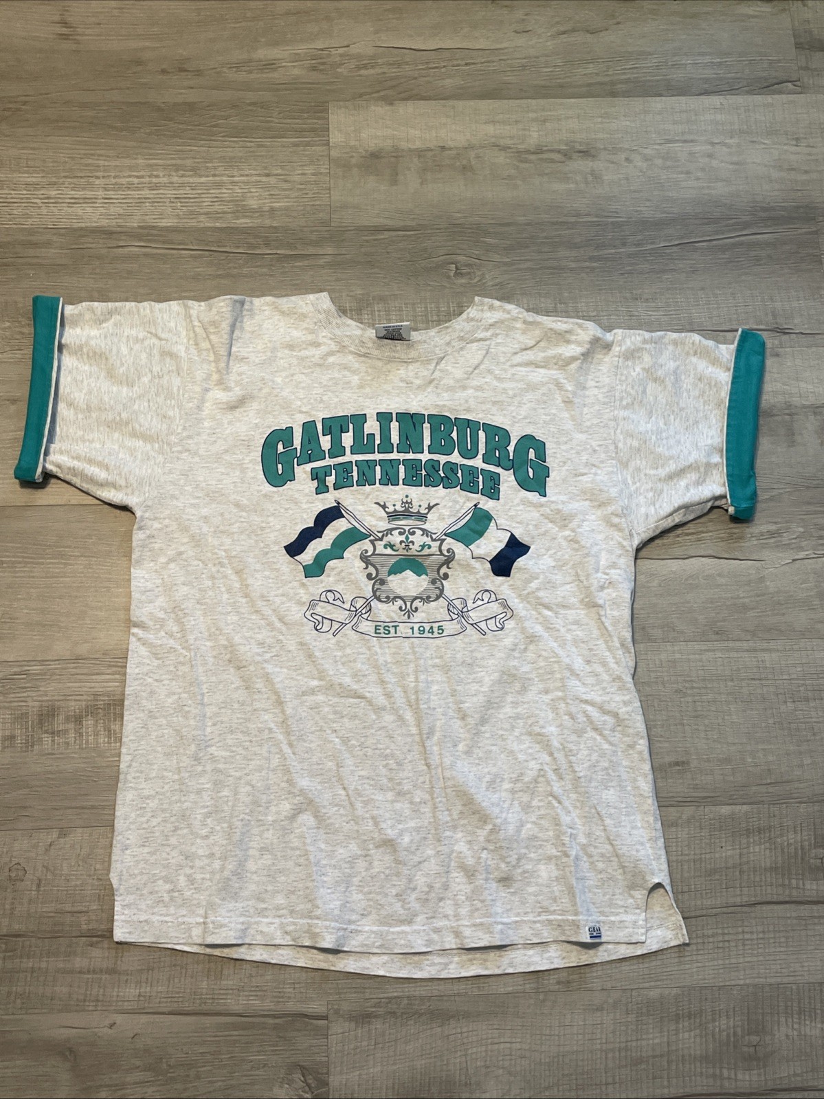Vintage Gatlinburg Tennessee T shirt made Usa Thick Boxy XL Cuff Sleeve 90s