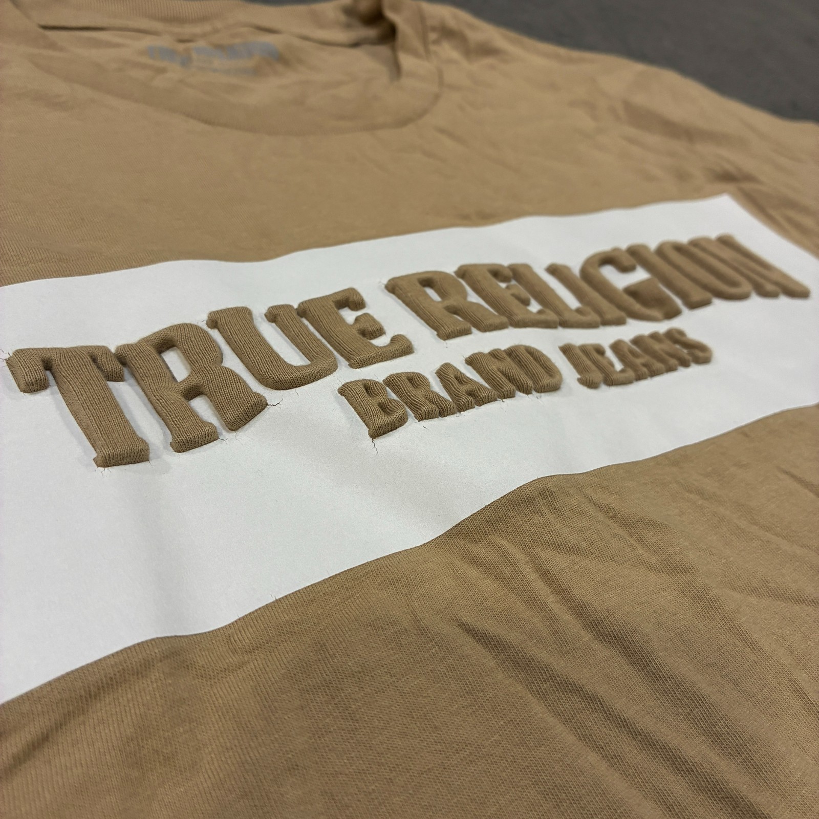 True Religion Beige Spell Out Logo Graphic Casual Streetwear T Shirt Mens Size S gallery