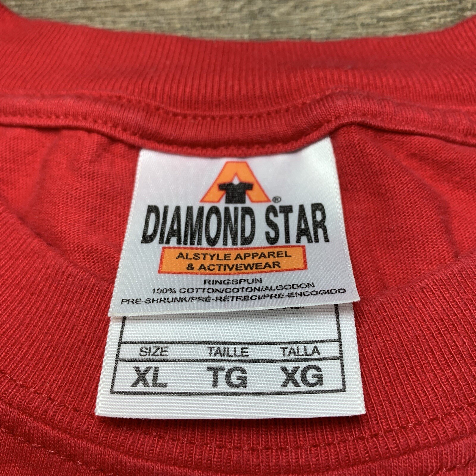 Vintage Diamond Star Allstyle Mens T-Shirt Size (XL) Red MAUI Floral T-Shirt B5 gallery