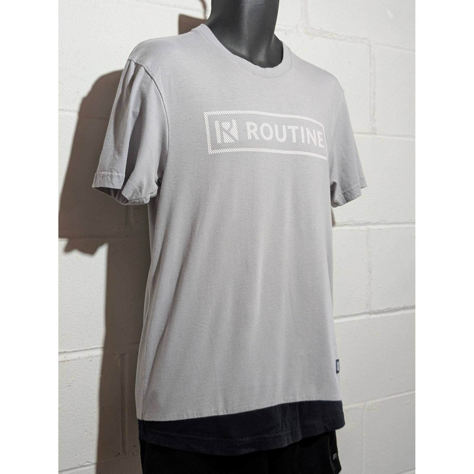 Routine Mens Athletic Gray Graphic T Shirt Short Sleeve Casual Crew Neck Medium gallery