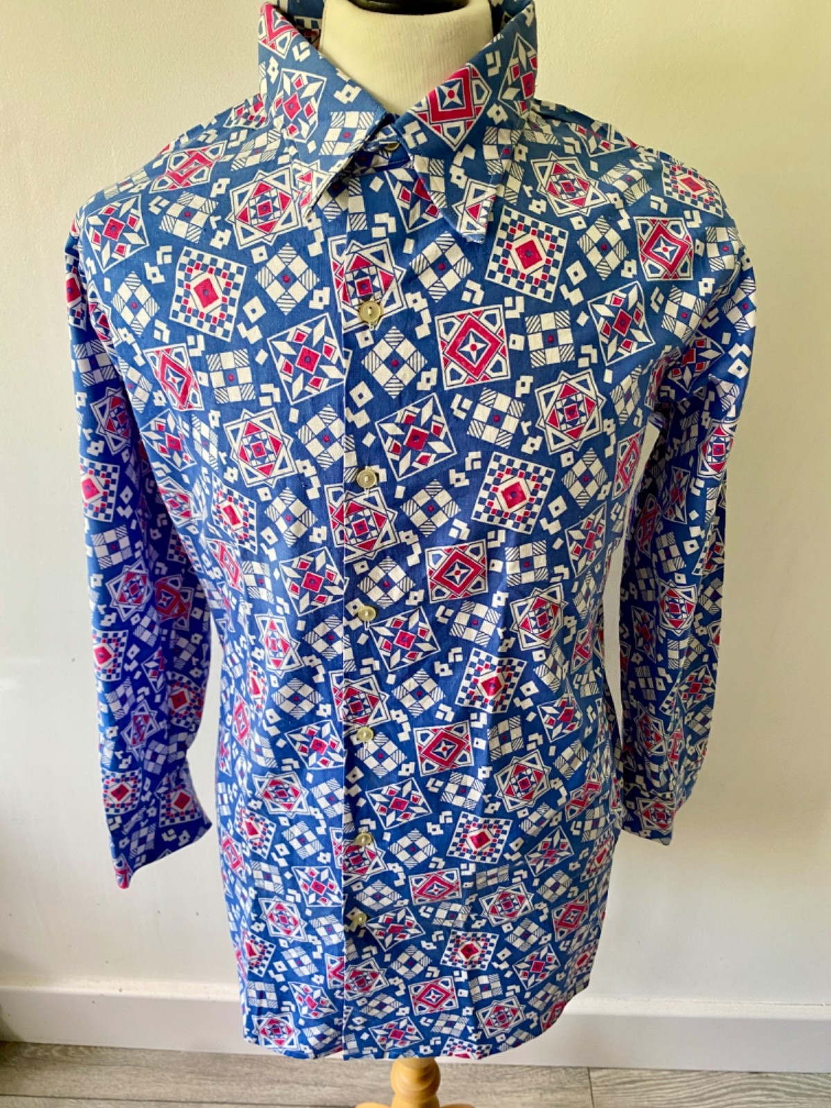 VTG mens 80’s LOTUS BLUE RETRO PATTERN LOOSE FIT LONG SLEEVED SHIRT 42″