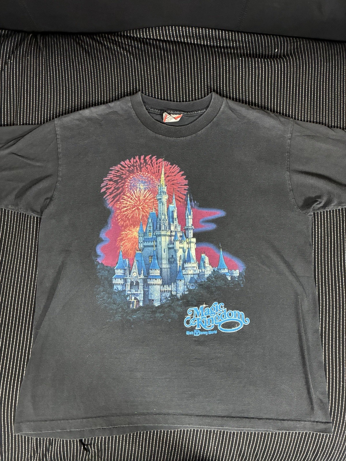 Disney Designs Vintage 80s Magic Kingdom Castle Graphic Black T Shirt L Fantasy gallery