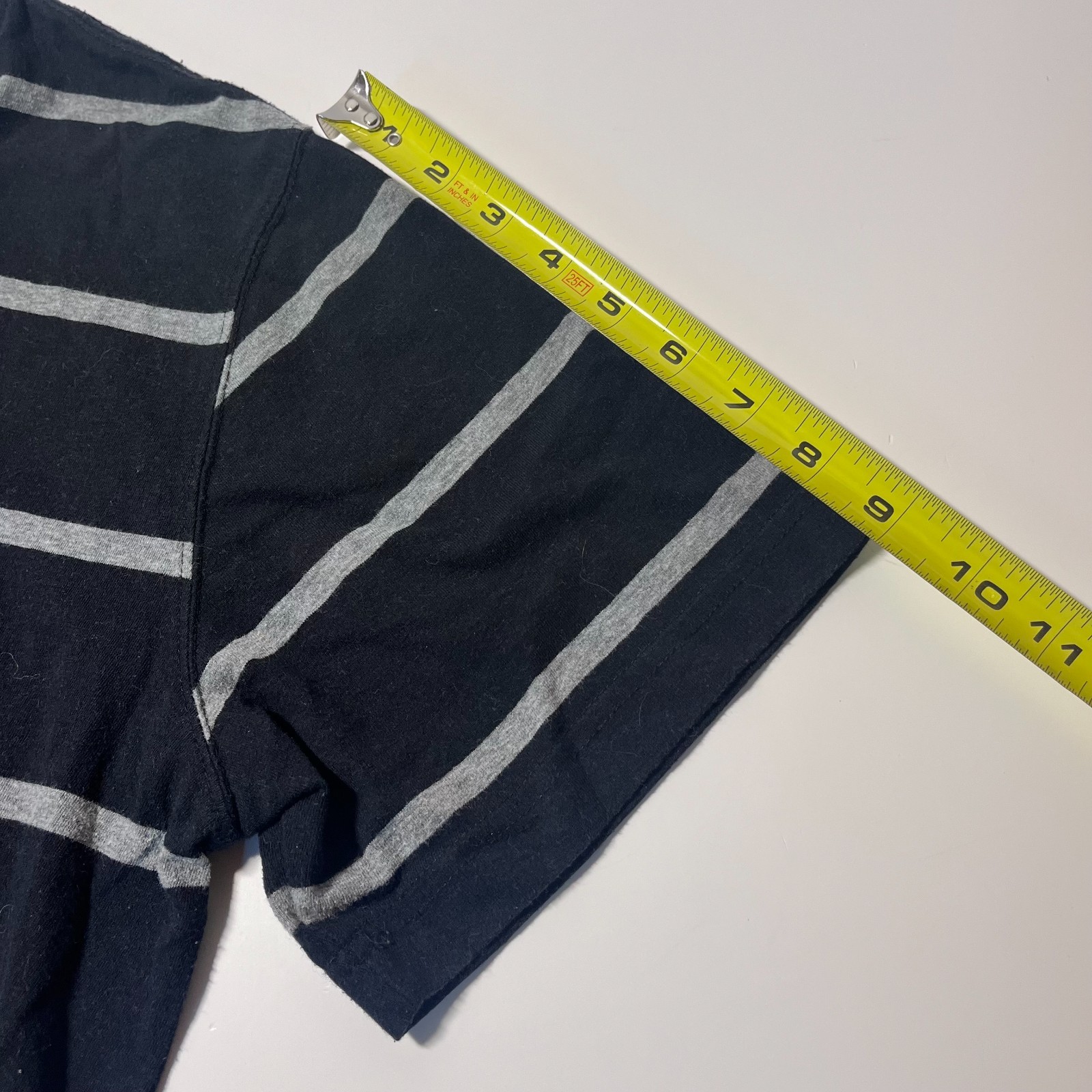 No Boundaries Striped T Shirt Men's Large 42/44 Black with Gray Stripes gallery