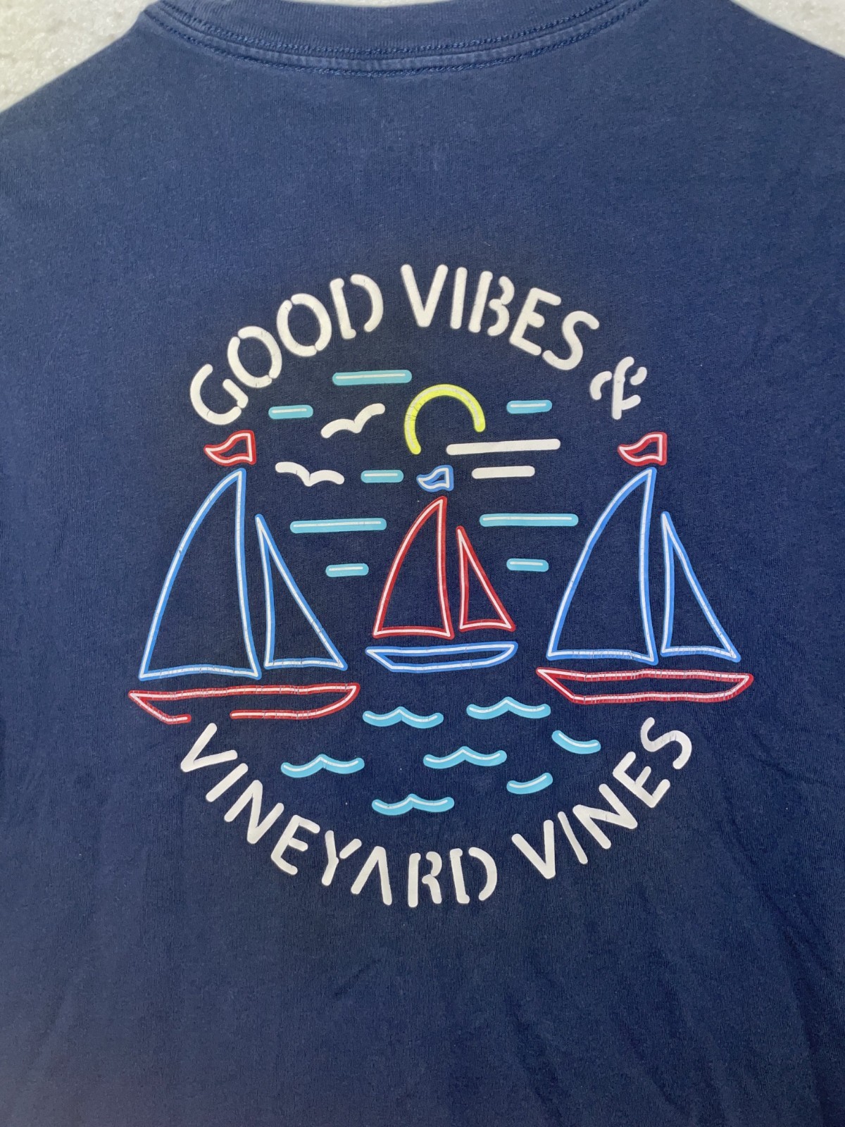 Vineyard Vines Mens M Good Vibes Sailboat Neon Whale Pocket T-Shirt Navy Blue gallery