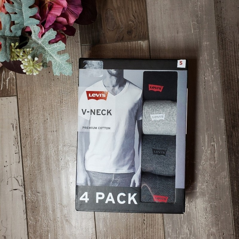 NWT Levi’s Premium Cotton Gray V-Neck T-Shirts 4 Pack Men’s Size Small