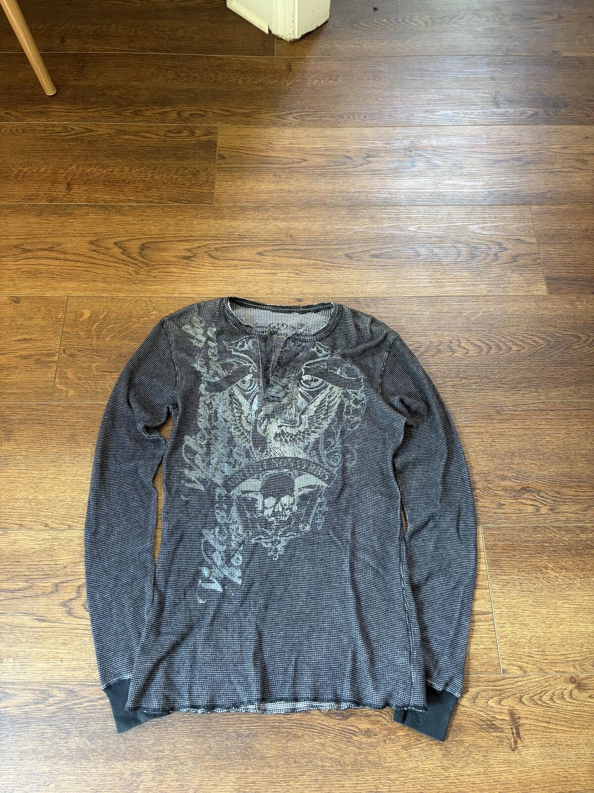 🦅vintage 00s Y2K Grunge Winged Skull Thermal Henley thermal gallery