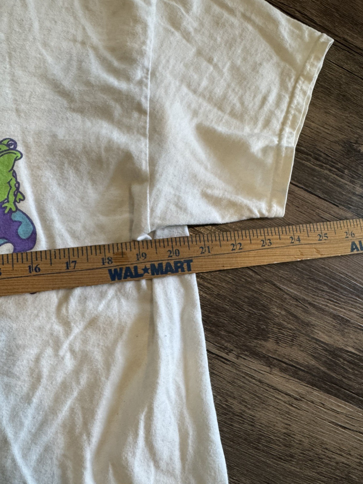 A-LAB Gone Trippin Frog White Shirt Size Large Scoop Neck Collar gallery