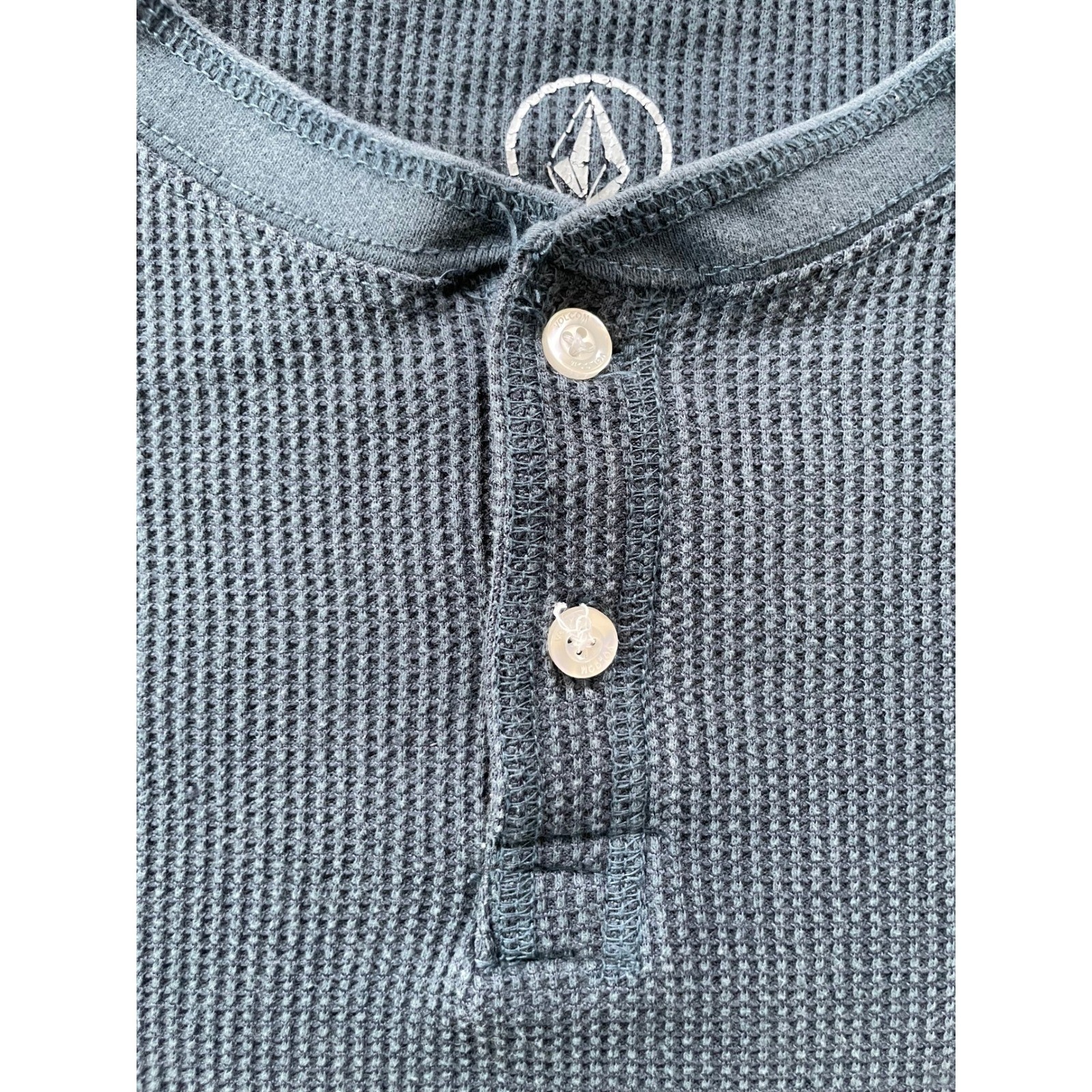 Volcom Mens Extra Large Henley Shirt Charcoal Grey Waffle Knit Long Sleeve gallery