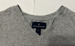 Buttoned Down Men’s Medium Gray Vneck Solid Color Shirt
