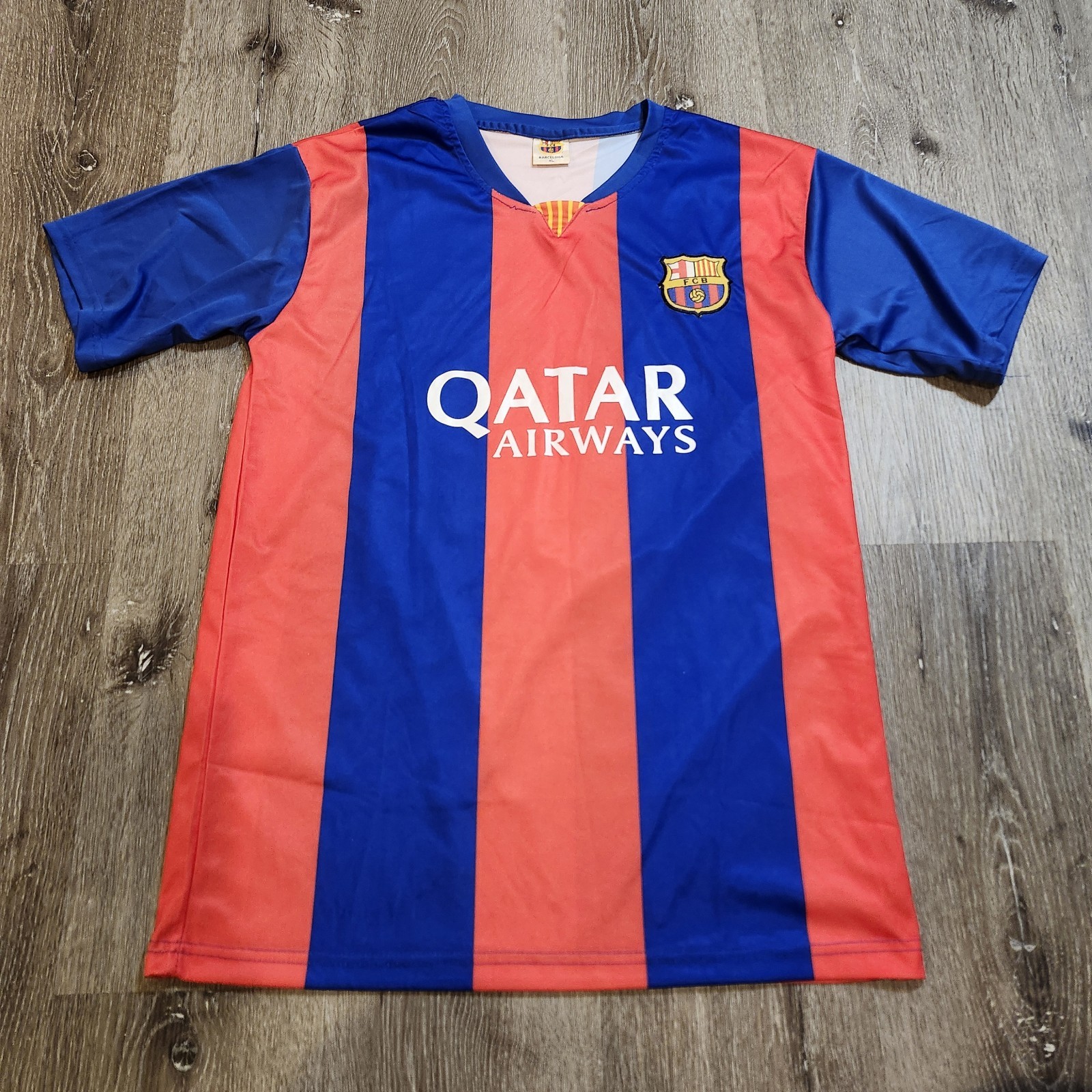 FC Barcelona La Liga Lionel Messi 10 Qatar Blue Red Striped Jersey Medium gallery