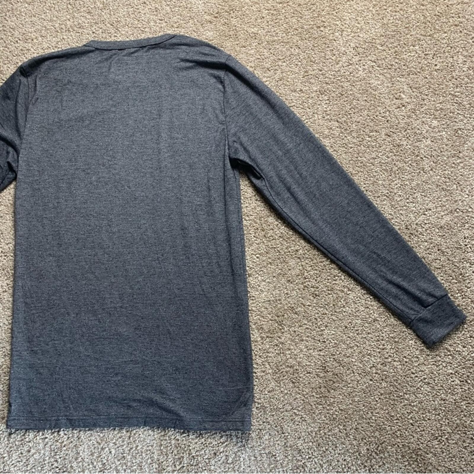 32 Degrees Heat Men’s Charcoal Gray Long Sleeve Base Layer Shirt gallery