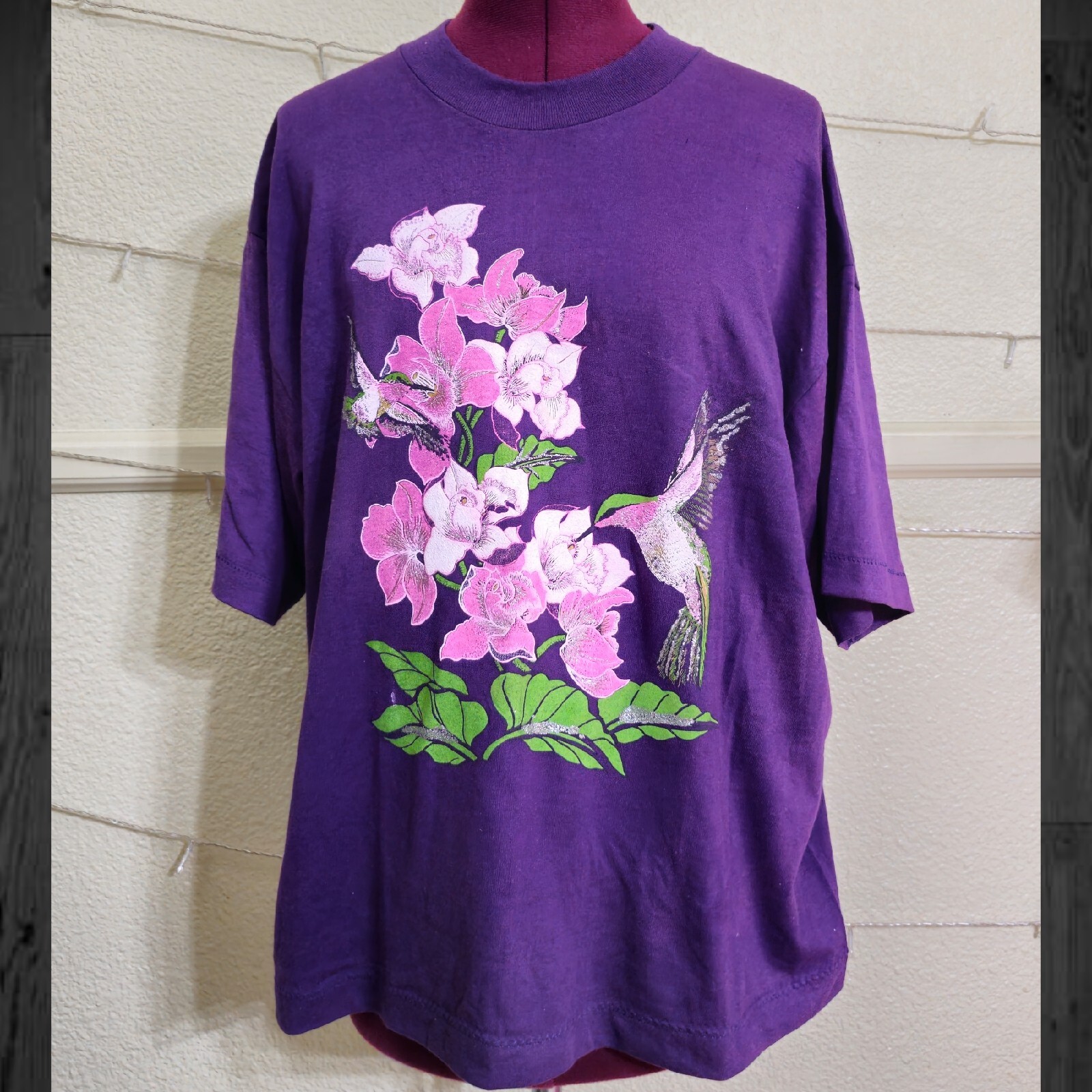 Vintage Glitter Humming Birds with Flowers / Size XL / Single Stitched gallery