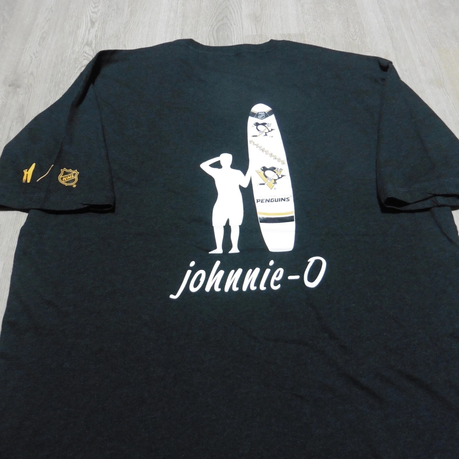 Johnnie-O Men's M Pittsburgh Penguins NHL Crew Neck T-Shirt Charcoal SS gallery