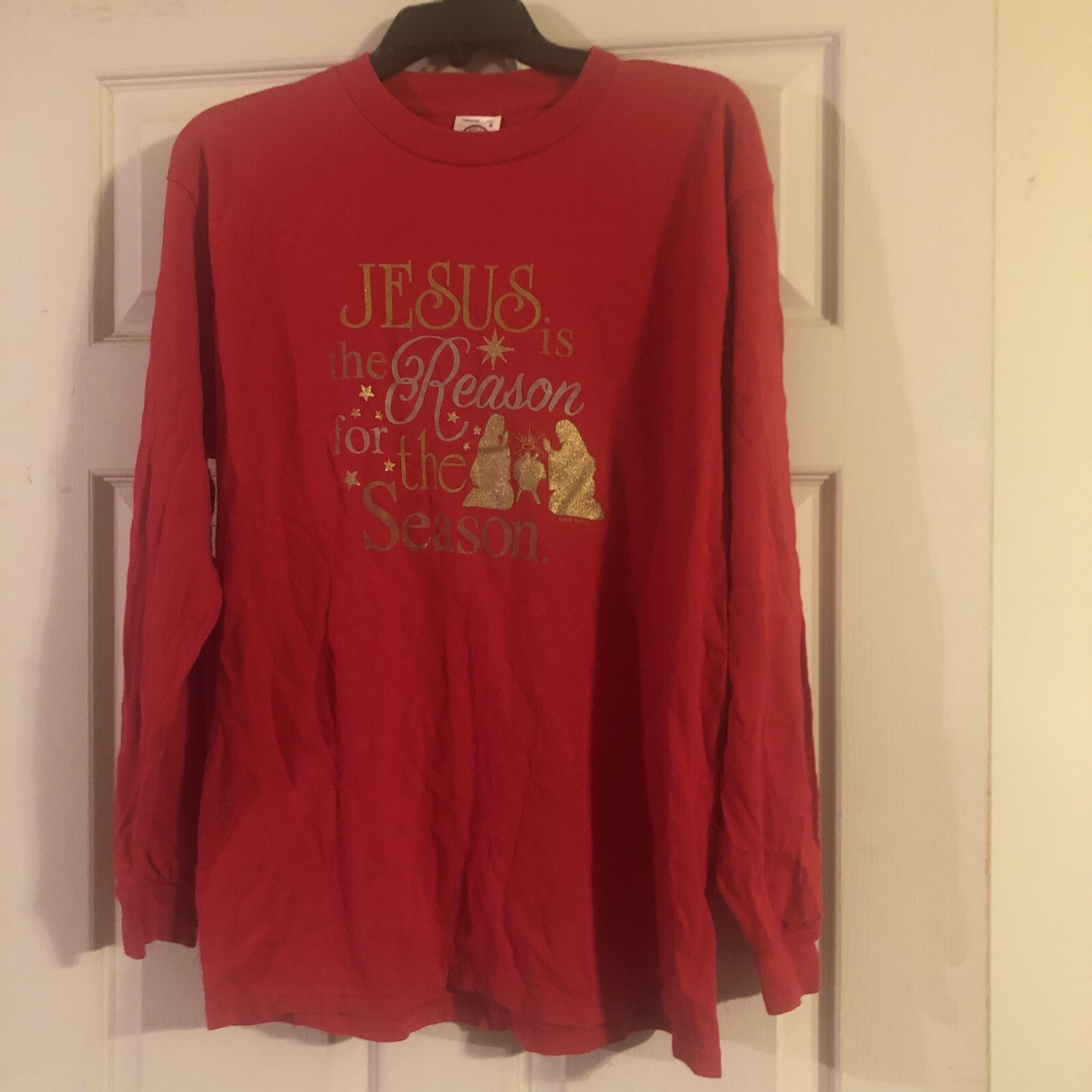 Unisex Red Christmas T-shirt. Size Medium. Long Sleeves. Gold And Silver Print.