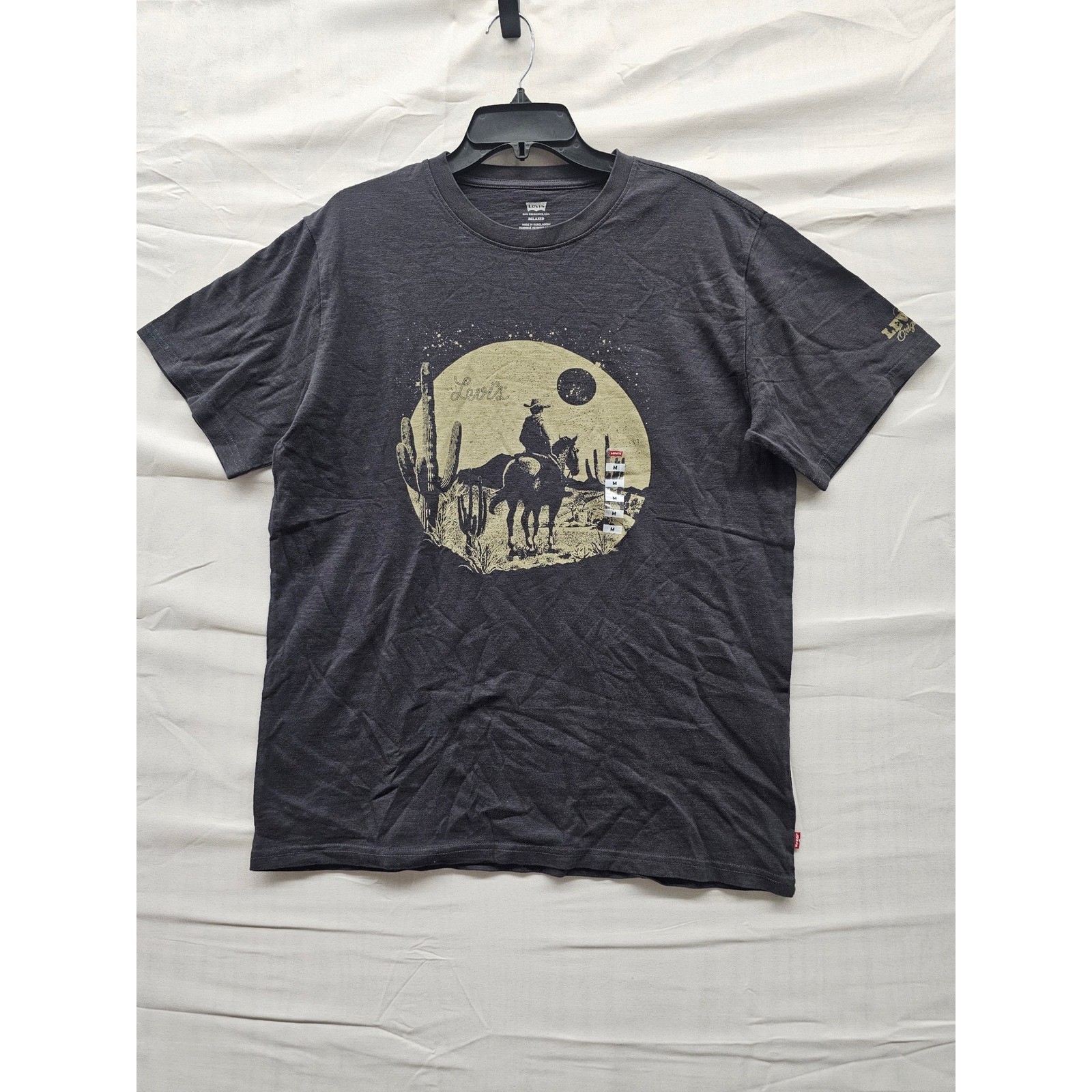 Levis Mens Relaxed Graphic T-Shirt Charcoal Gray Cowboy Desert Horse M NEW