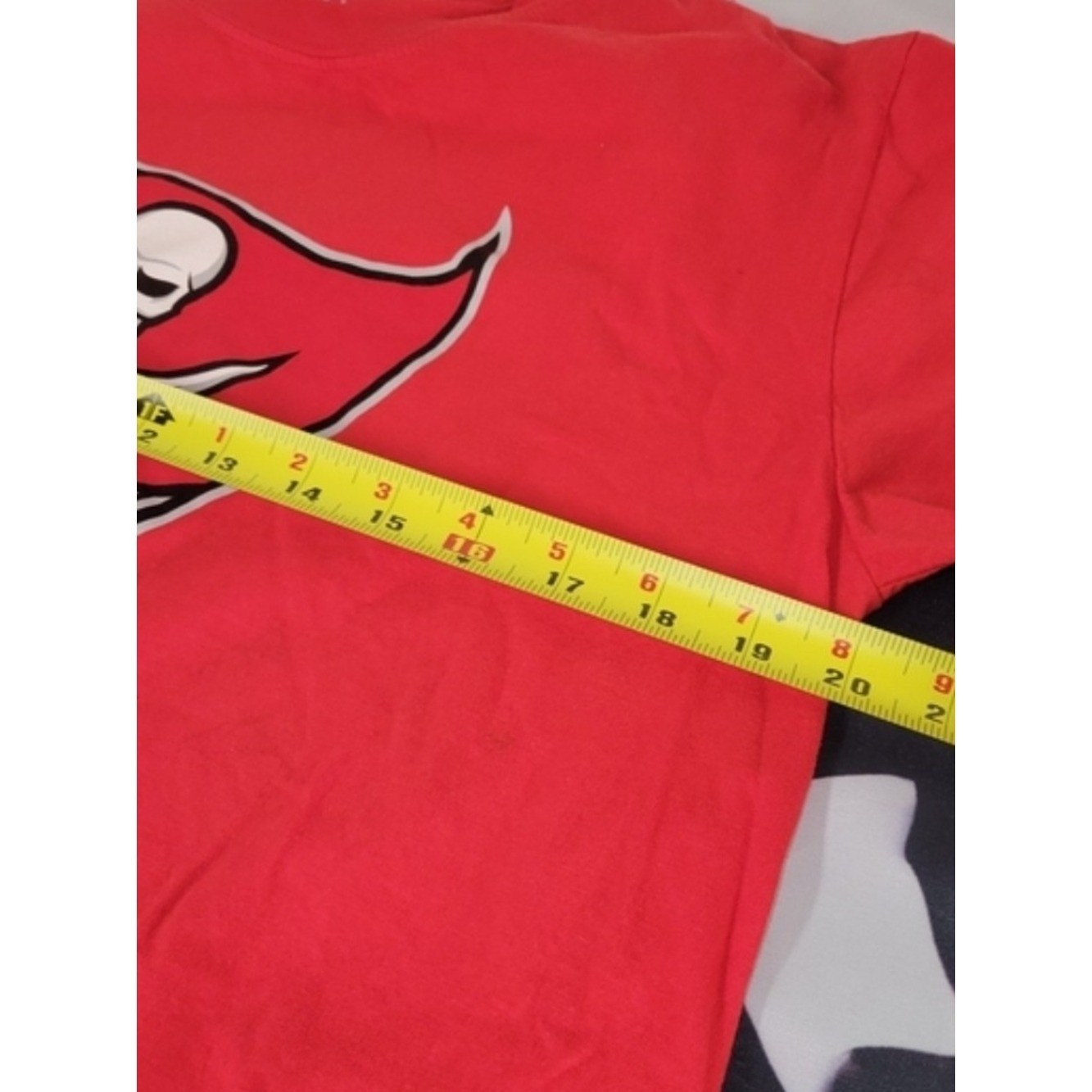 Tampa Bay Buccaneers Bundle: LARGE Red Tee + Gray Baseball Cap gallery