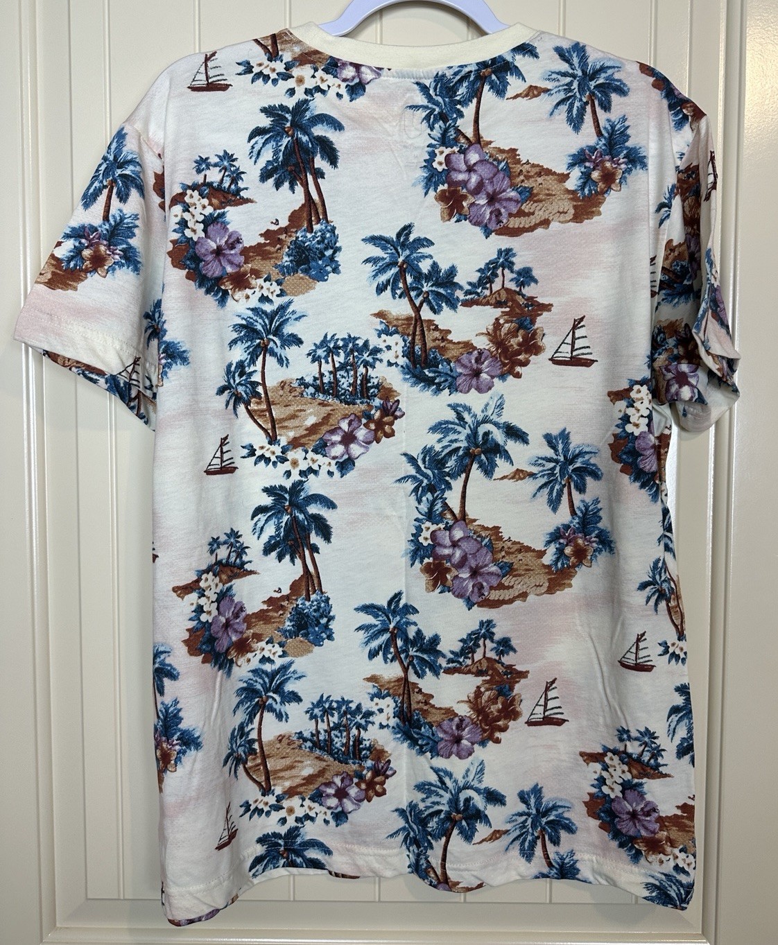 Original Use Beachcomber Men’s Short Sleeve Hawaiian floral t-shirt sz M NWT gallery