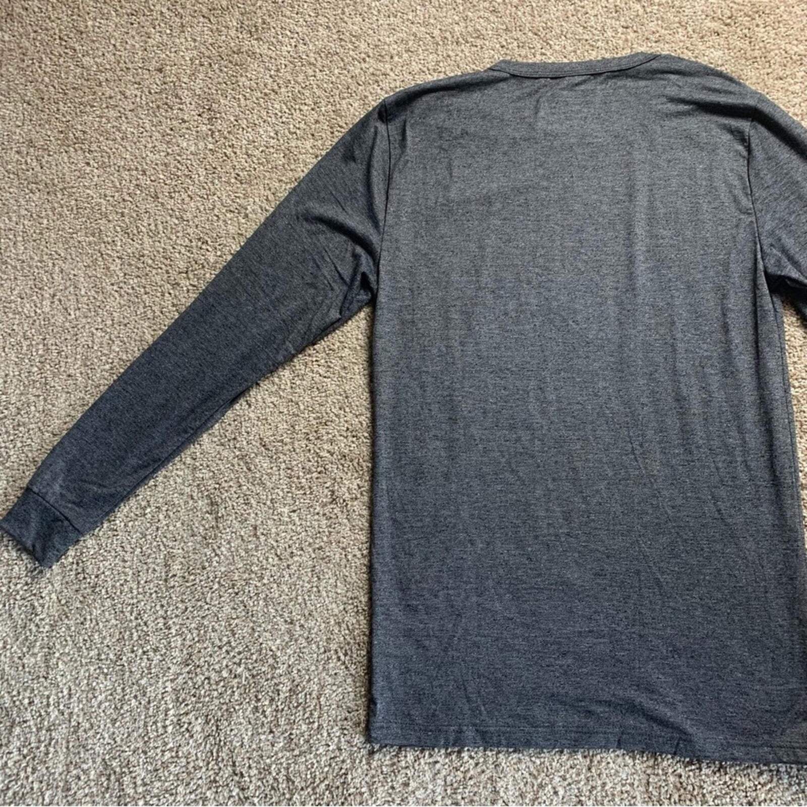 32 Degrees Heat Men’s Charcoal Gray Long Sleeve Base Layer Shirt gallery