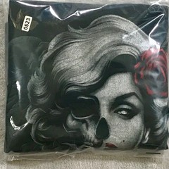 VTG Y2K Marilyn Monroe Tattoo Skulls Roses Grunge Gothic Horror (2XL) T-Shirt