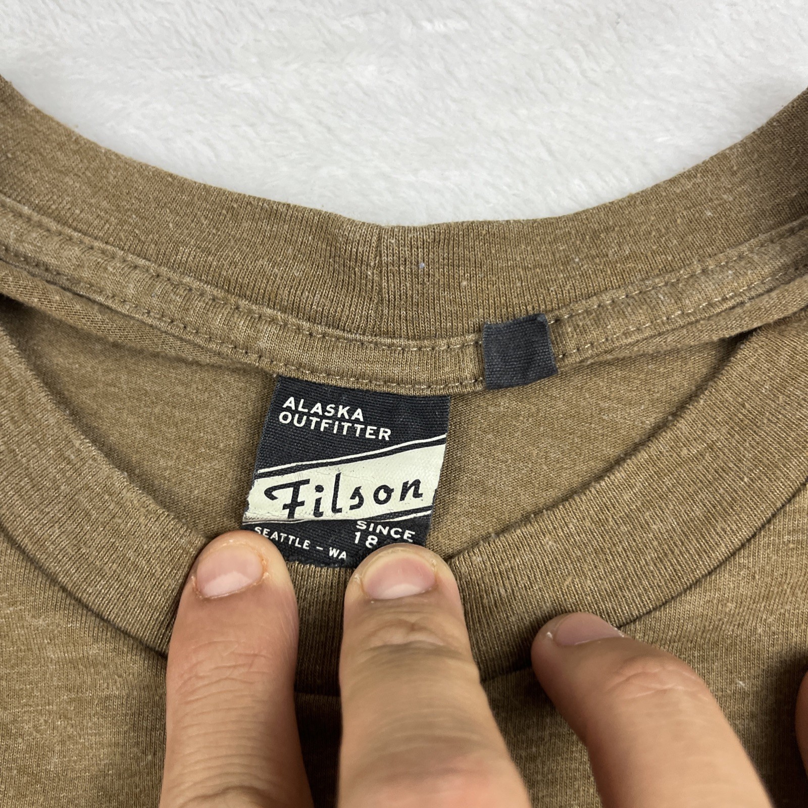 Filson Buckshot Short Sleeve T Shirt Brown Fly Fishing Men’s Size XL gallery