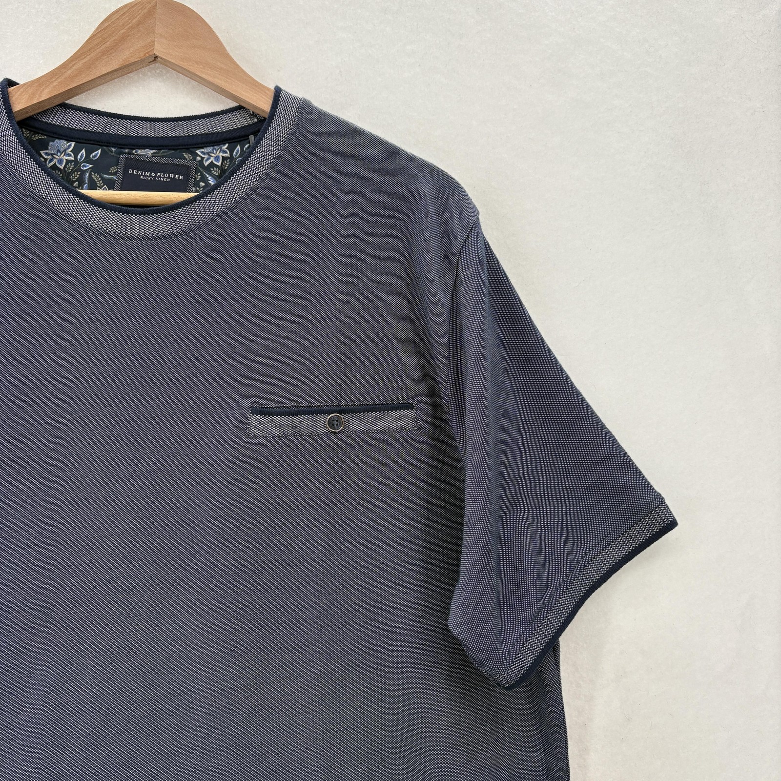 Denim & Flower Shirt Mens XL Blue Textured Crewneck Pocket Tee Easy Care Preppy gallery