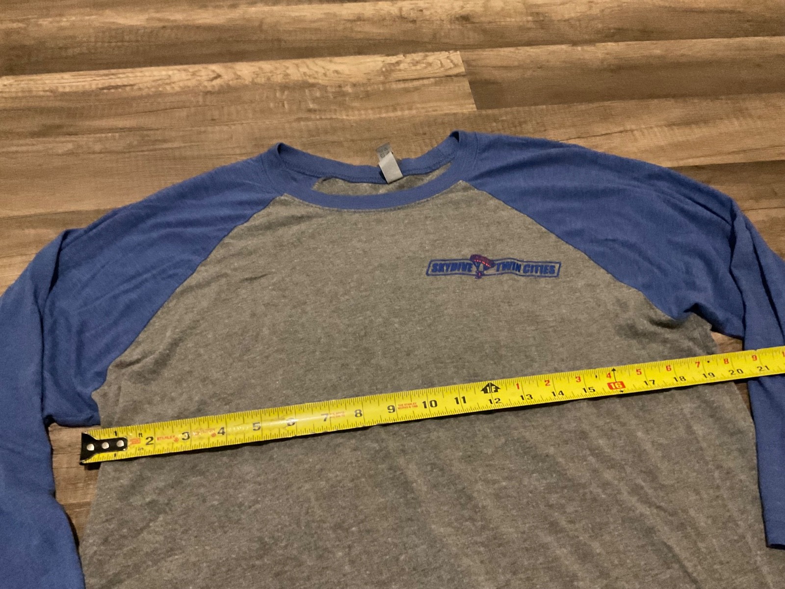 NEXT LEVEL BASEBALL RAGLAN SKYDIVING TWIN CITIES GRAPHIC ( MENS L ) HEATHER BLUE gallery