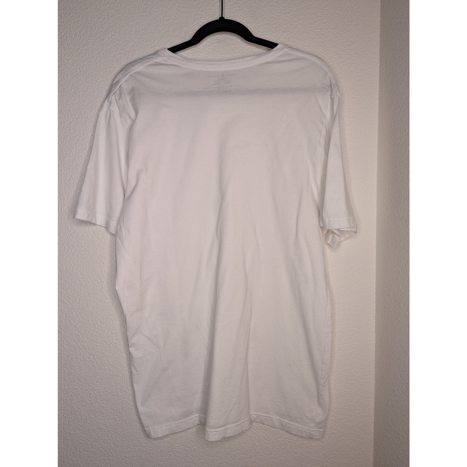 Tommy Hilfiger Men's White V Neck Basic Tee XL Travel Casual Beach Preppy Chic gallery