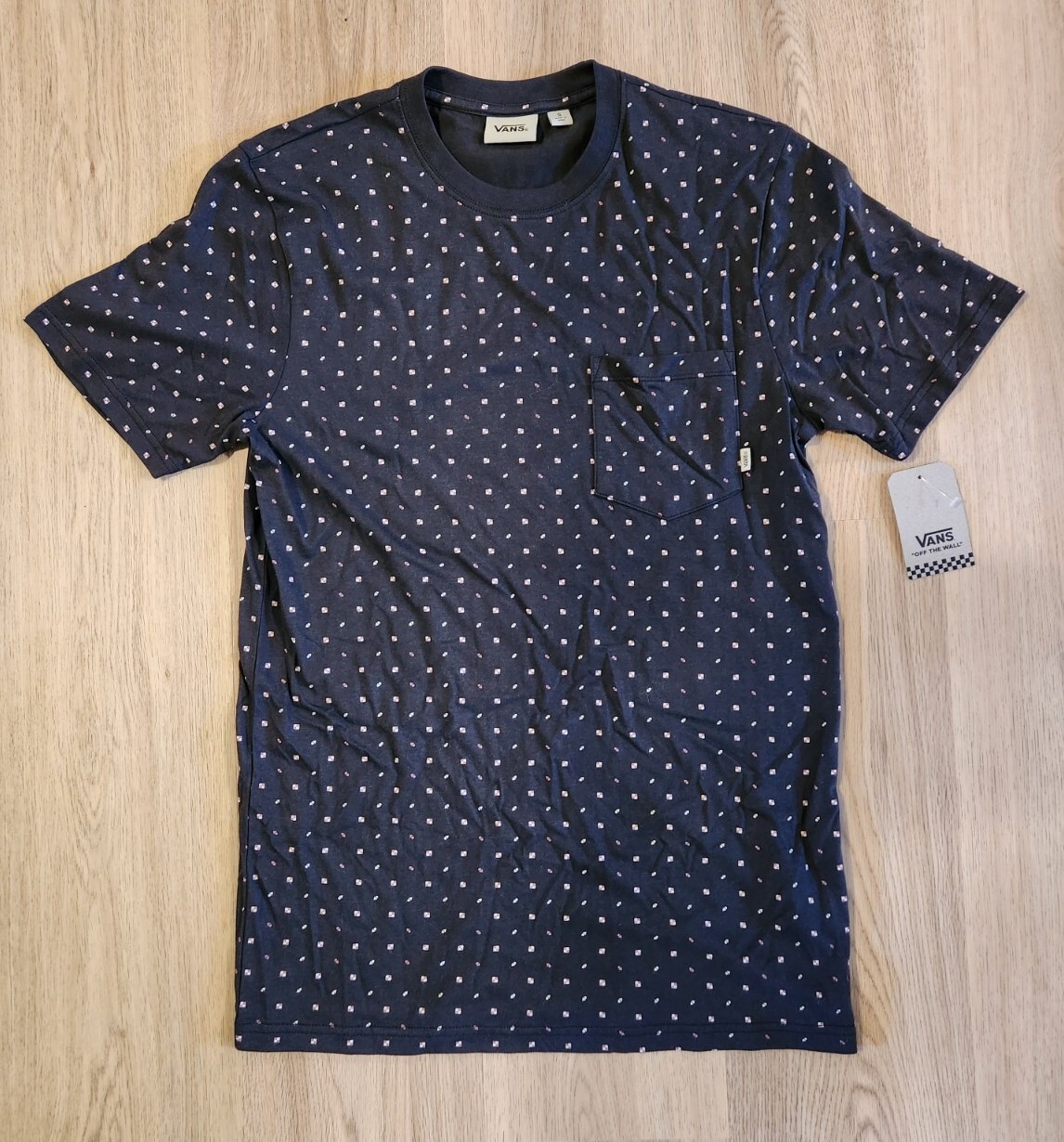 VANS NWT Small Black T-Shirt W/ Pattern VN0A4N1W6RJ