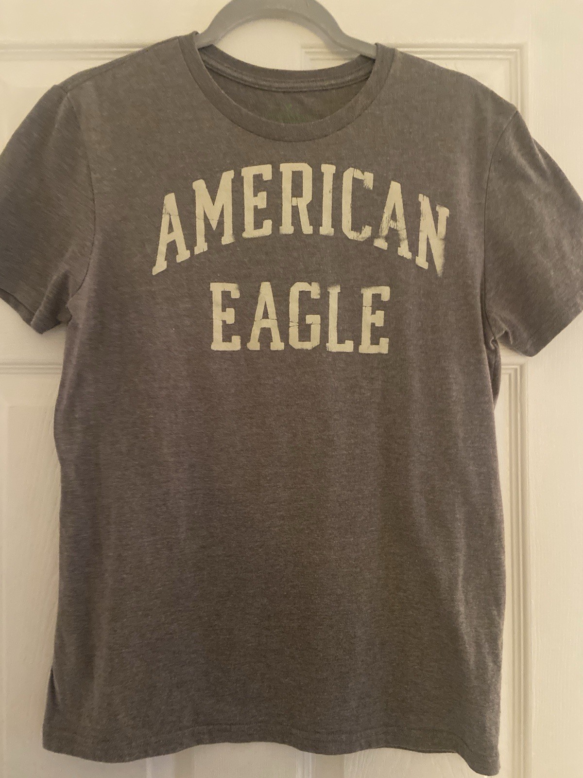 American Eagle Outfitters Men’s Graphic Logo Athletic Fit Crew Neck Tee Gray M