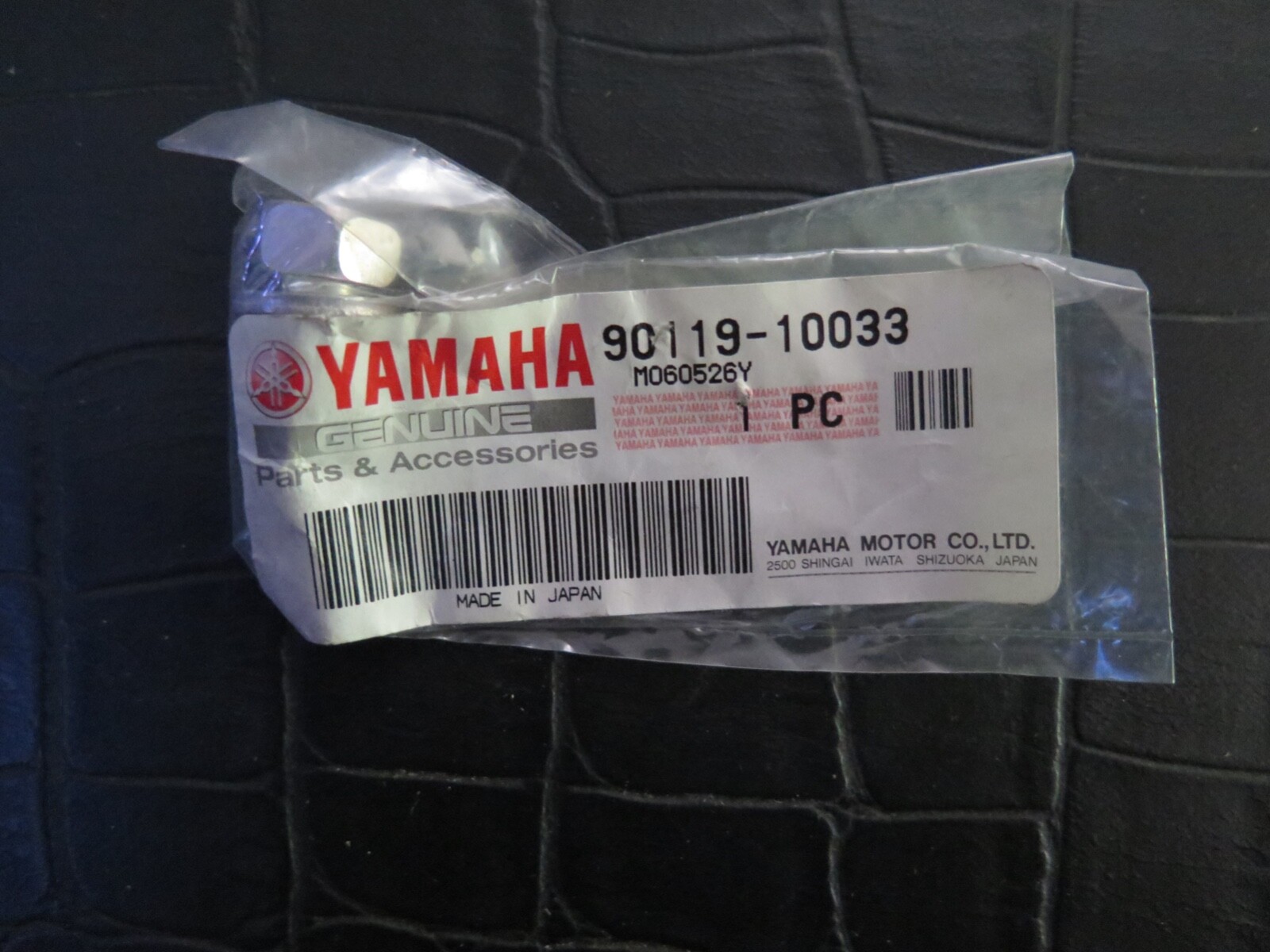NOS OEM YAMAHA BOLT, WITH WASHER 90119-10033-00 (O6B5-6)