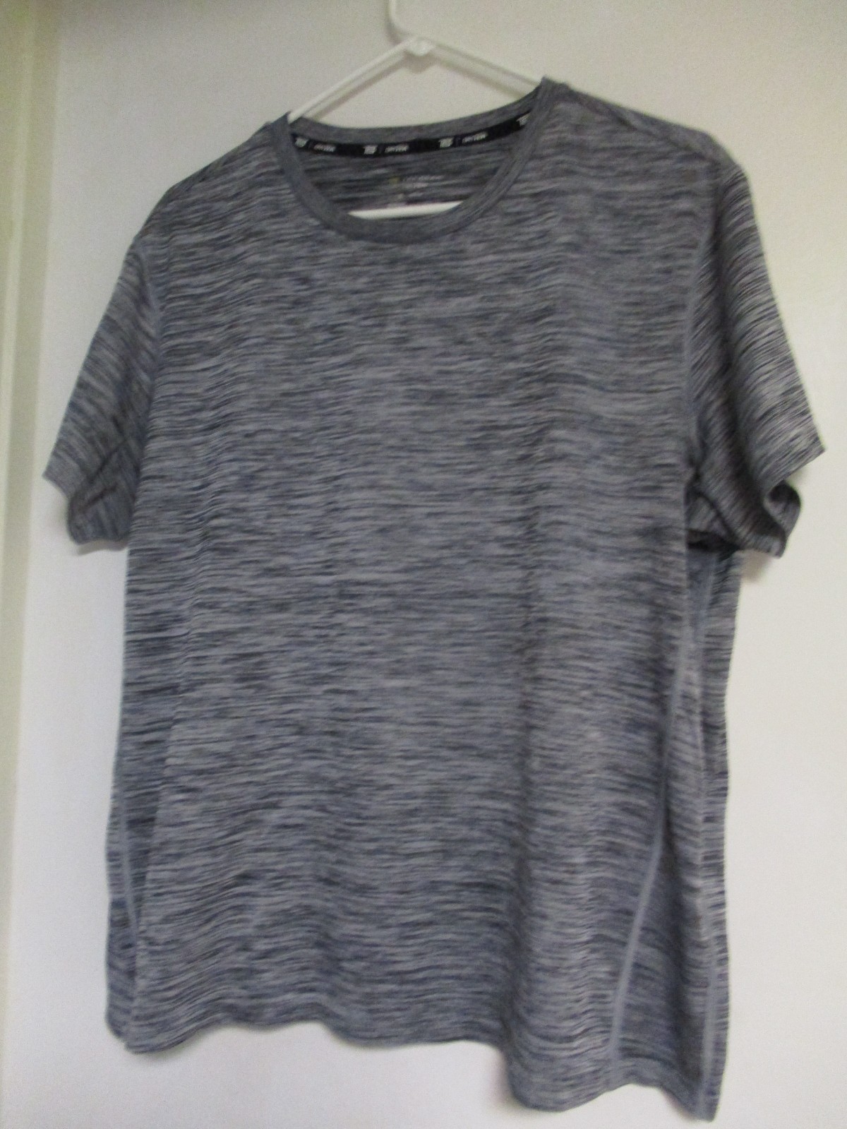 Tek Gear DryTek Mens XL Grey Short Sleeve Performance T-Shirt