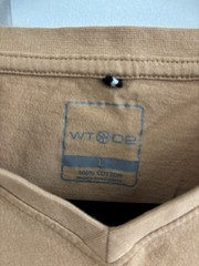 WT02 Brown V-Neck Short Sleeve Men’s Cotton T-Shirt L Pocket D-Ring Accent