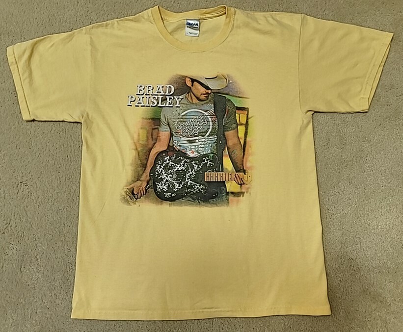 BRAD PAISLEY AMERICAN SATURDAY NIGHT TOUR 2010 Gildan T-Shirt Men’s Lrg yellow