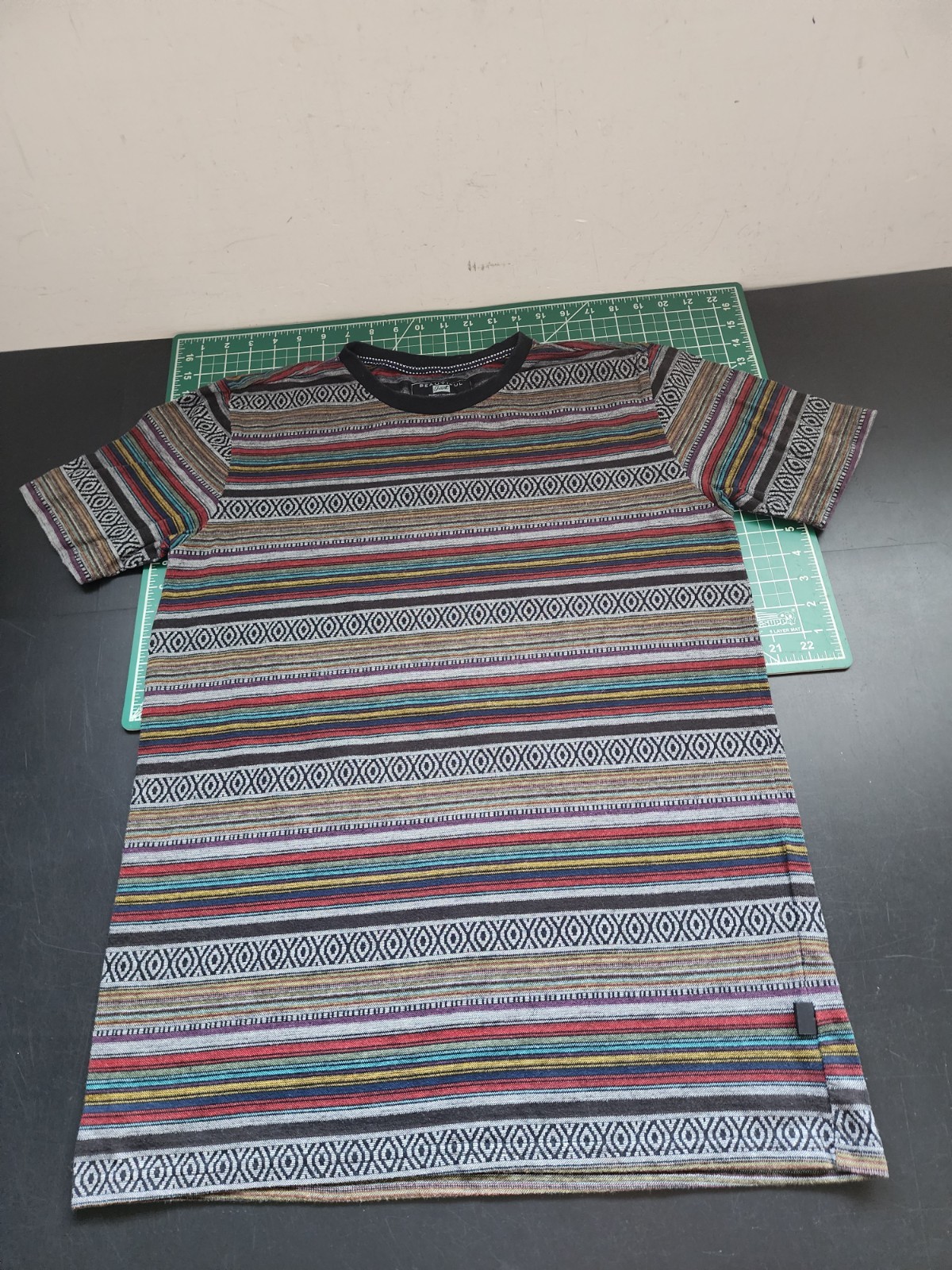 Beautiful Giant Striped T-Shirt Aztec Print Short Sleeve Casual Top Size L