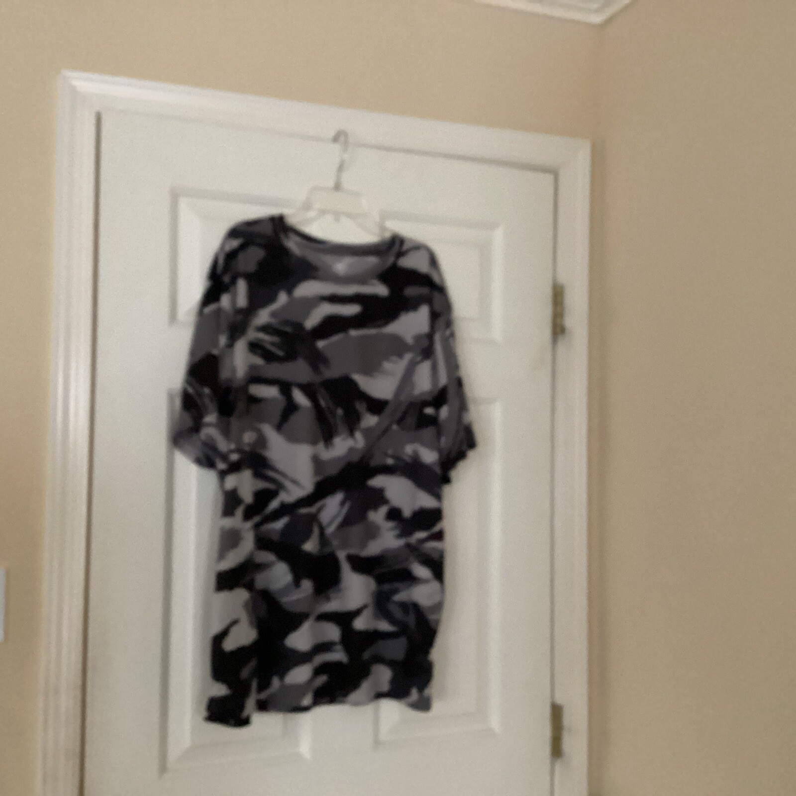 Athletic Works Jersey T-shirt Men Sz 2XL Gray / Black Short Sleeve Camo Print