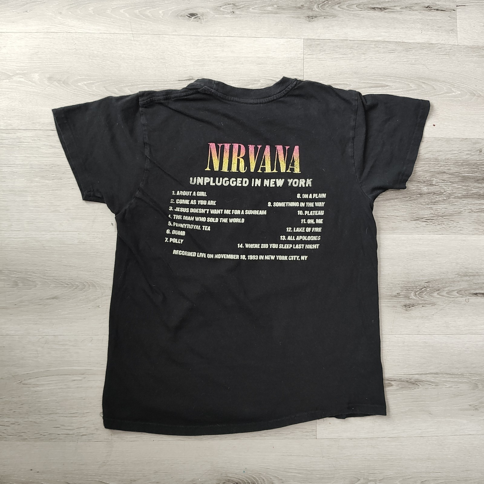 Nirvana Unplugged In New York Shirt MD 18.5” X 27” Black Set List On Back Cobain gallery