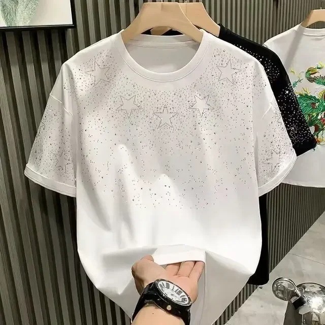 Summer Rhinestone Rivet T-shirt for Men Clothing Round Neck Casual T-shirt.