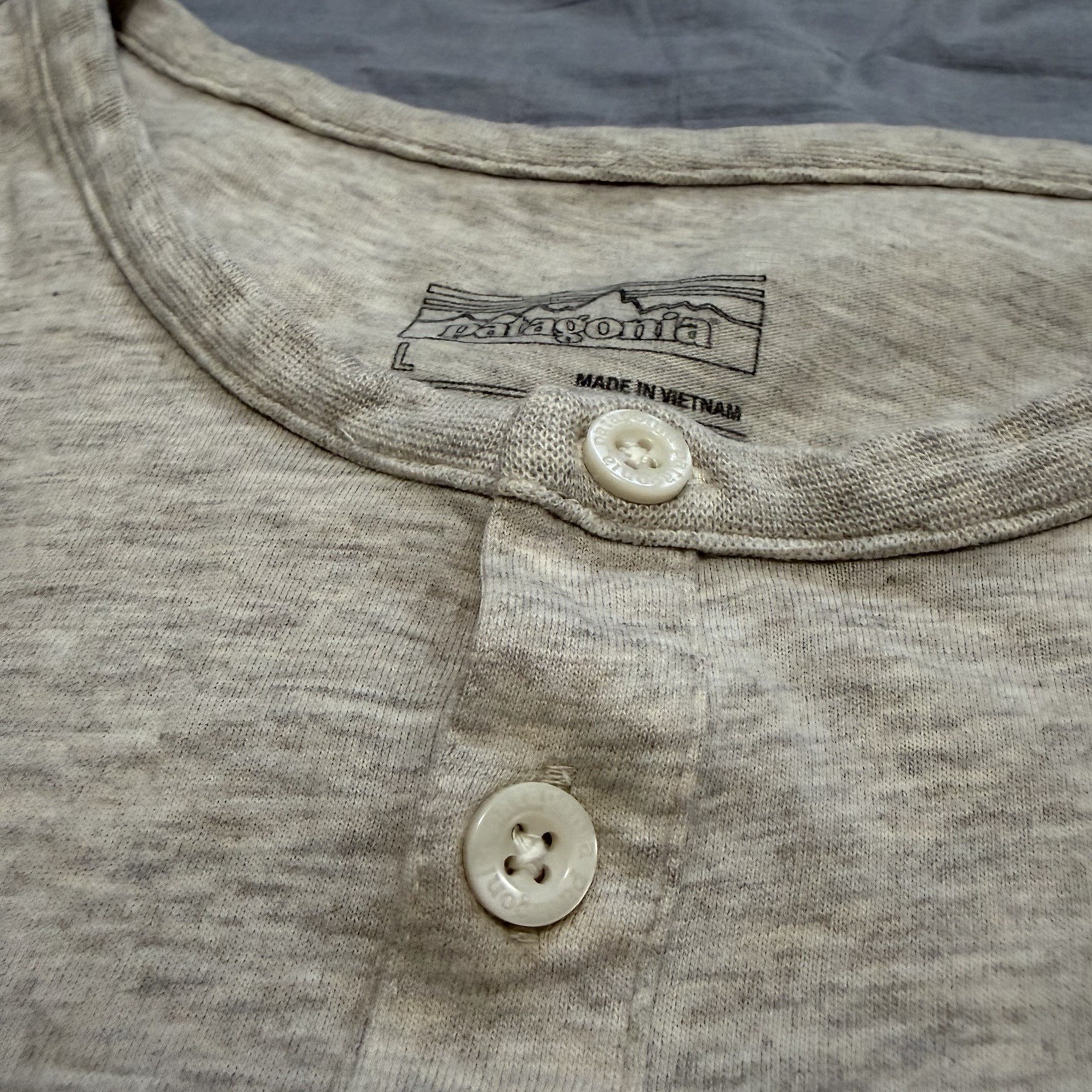 Patagonia Shirt Mens Large Beige Long Sleeve Daily Henley Organic Cotton Hiking gallery