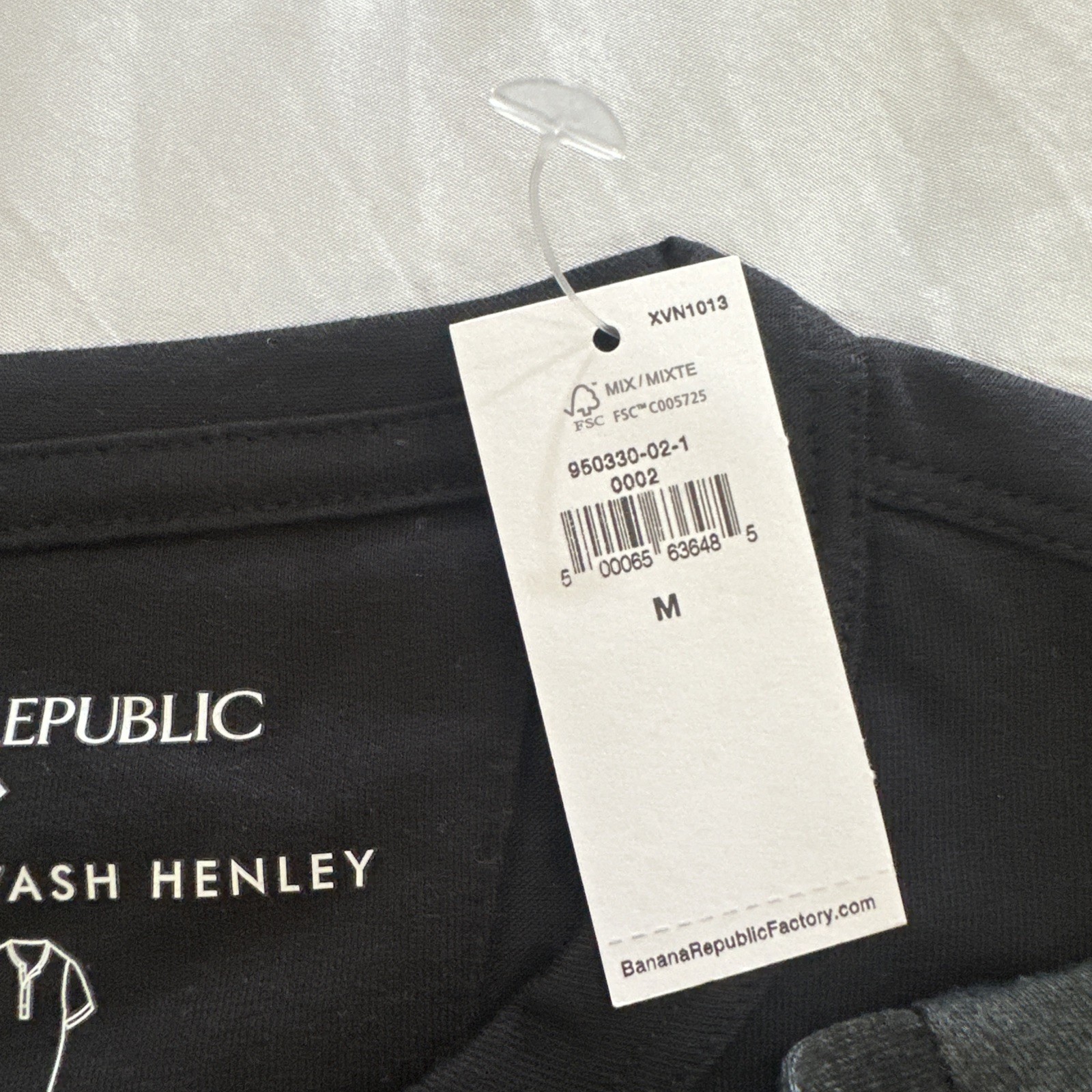 (2) Banana Republic Men Sz M Prem. Wash Henley Short Sleeve Black & Grey T-Shirt gallery
