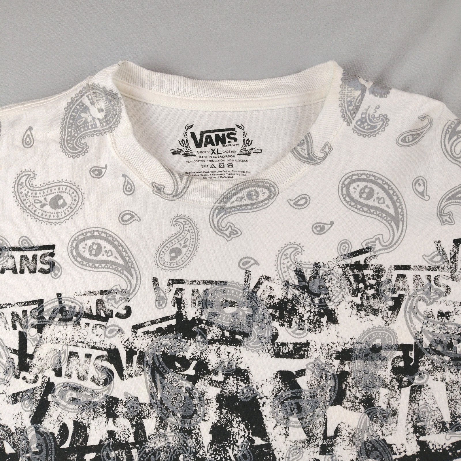 Vans T Shirt Men's XL White Black Paisley Bandana Graphic Short Sleeve Cotton gallery